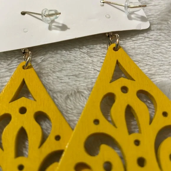 Elegant Yellow Teardrop Earrings - Picture 3 of 6